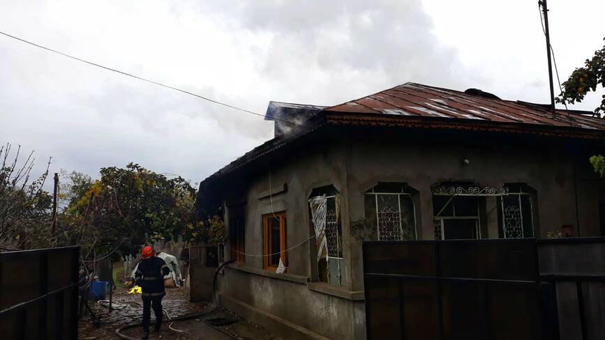 Un varstnic si a pierdut viata in urma unui incendiu izbucnit in locuinta | imaginea 1