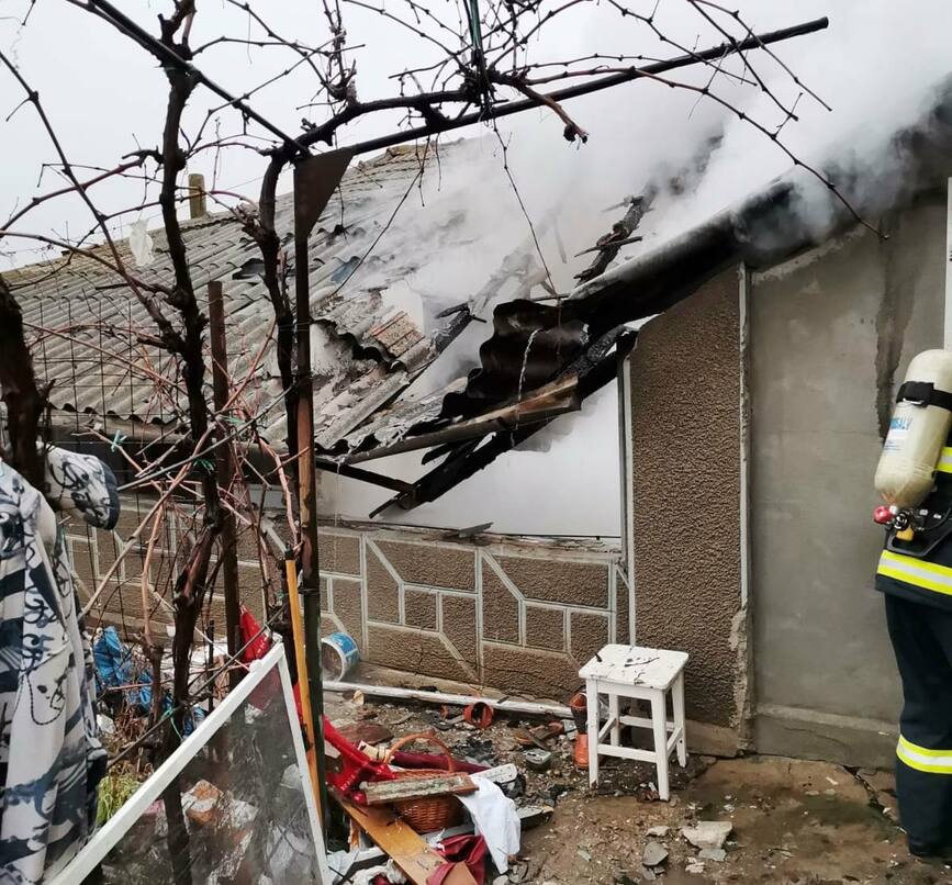 Incendiu de locuinta in urma exploziei unei butelii | imaginea 1