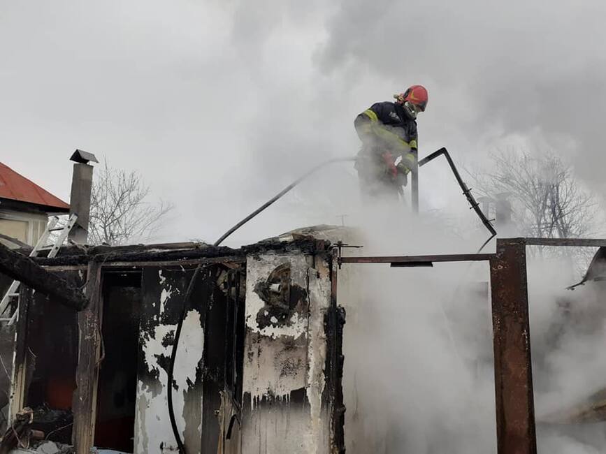 Anexa folosita ca locuinta a ars intr un incendiu puternic | imaginea 1