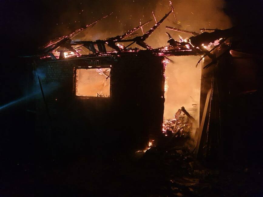 Au intervenit la 4 incendii  dintre care trei la cosuri de fum | imaginea 1