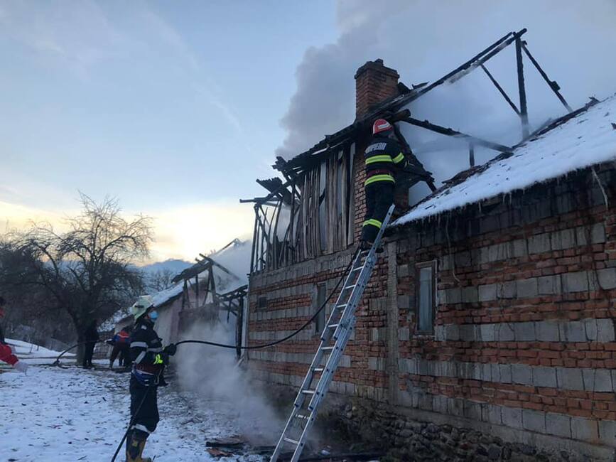 Doua familii au fost cat pe ce sa isi piarda agoniseala de o viata | imaginea 1