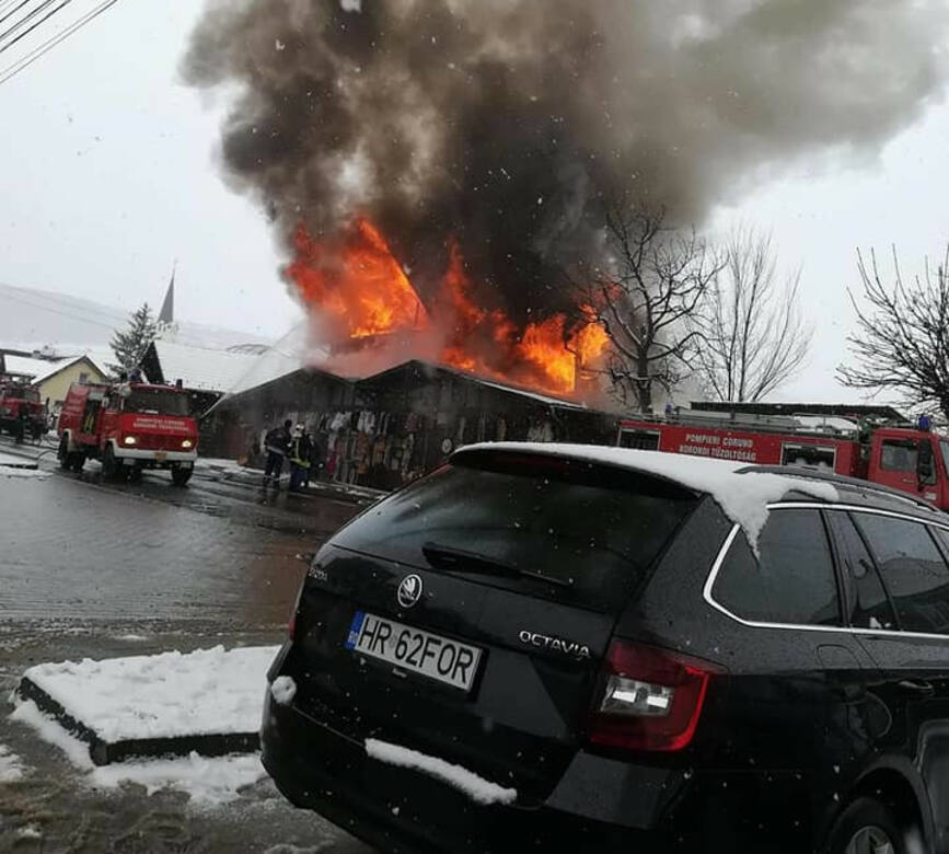Efort sustinut pentru stingerea unui incendiu de casa | imaginea 1