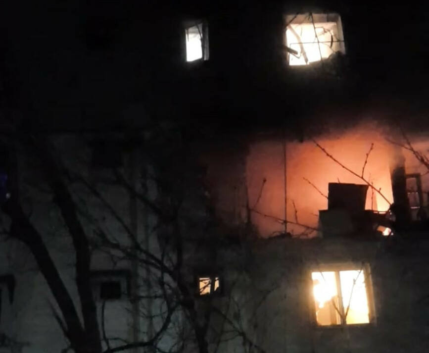 Explozie urmata de incendiu la un apartament din orasul Gaesti | imaginea 1