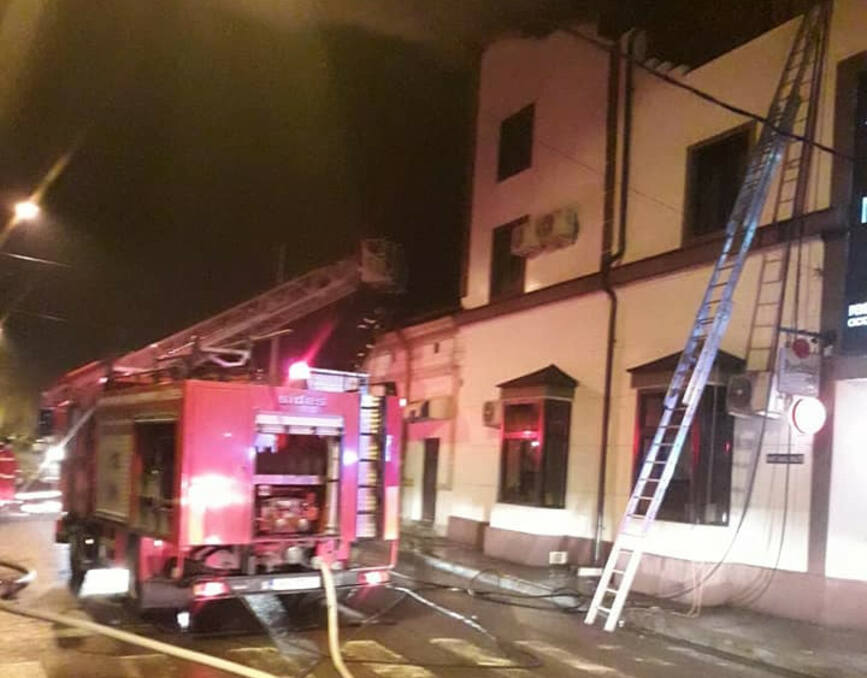 Incendiu devastator la o pensiune din Drobeta Turnu Severin | imaginea 1