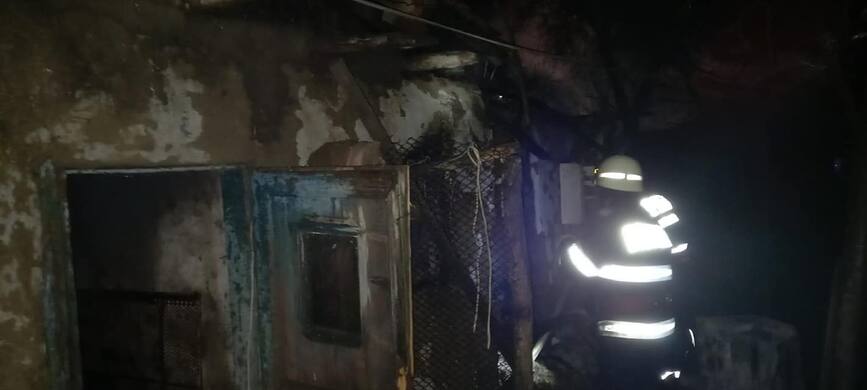 Incendiul a mistuit intreaga casa si o anexa gospodareasca | imaginea 1