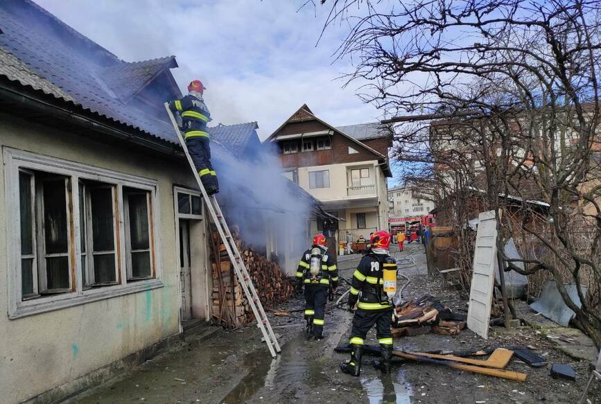 Incendiu la o gospodarie din Sighetu Marmatiei | imaginea 1