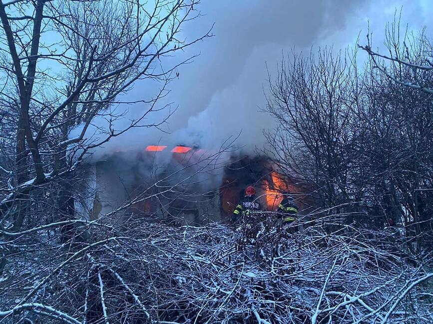 Varstnic cu arsuri grave de la o tigara uitata langa pat | imaginea 1