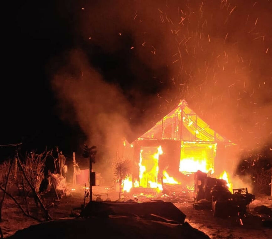 Incendiu devastator provocat de un cos de fum deteriorat | imaginea 1