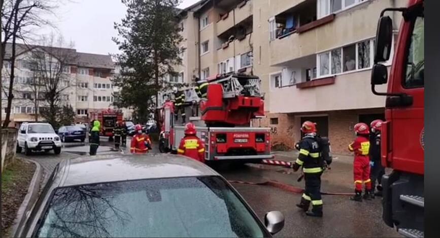 Un apartament din Sibiu  in pericol din cauza unei lumanari aprinse | imaginea 1
