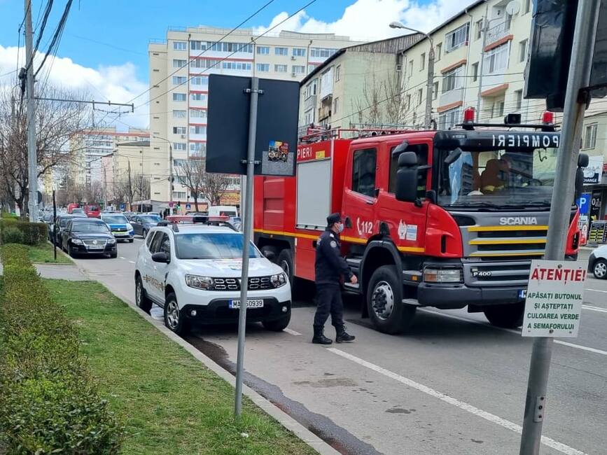 30 de persoane au fost evacuate din Judecatoria Targoviste  in urma unei alerte de incendiu | imaginea 1