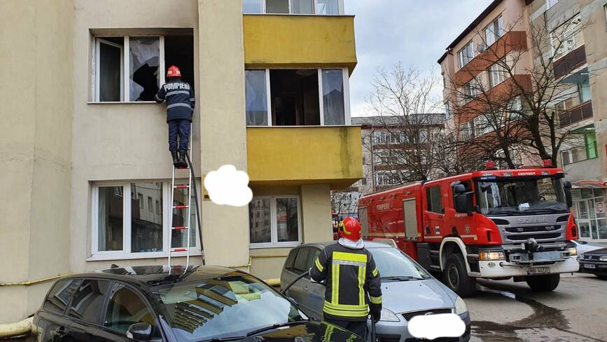 Incendiu la un apartament dintr un bloc din Zalau  locatarii au fost evacuati | imaginea 1
