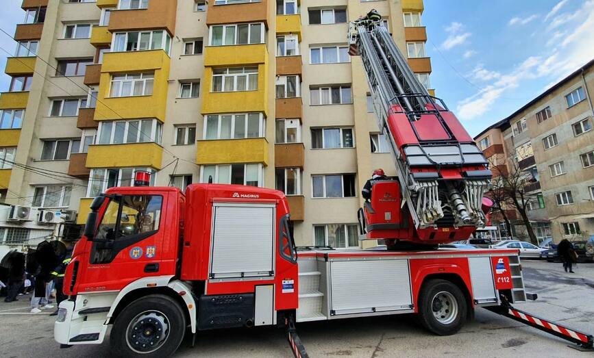 Incendiu la un apartament dintr un bloc din Zalau  locatarii au fost evacuati | imaginea 2