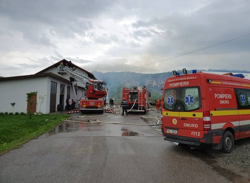 Interventie la un incendiu izbucnit la o casa din localitatea Aghires  Salaj | imaginea 1