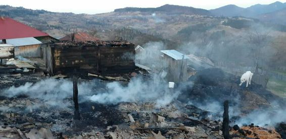 Proprietar gasit in stare de soc dupa ce i a luat foc locuinta | imaginea 1