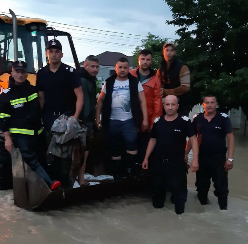 Animale in pericol de inec  salvate de pompierii vranceni | imaginea 1