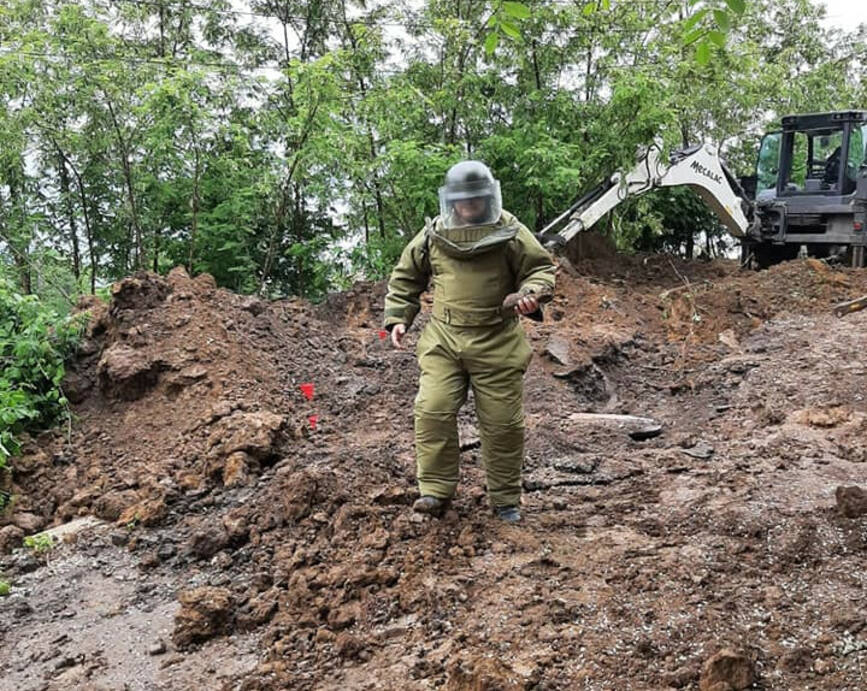 Patru bombe de aruncator  descoperite de o echipa de muncitori | imaginea 1
