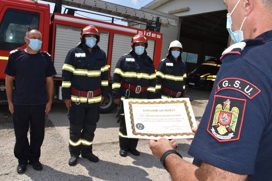 Doua accidente tragice au scos in evidenta spiritul civic a trei pompieri olteni | imaginea 1