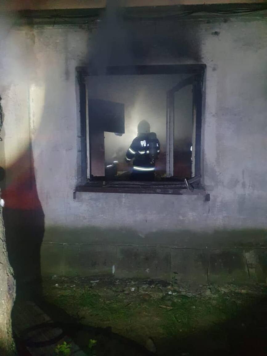 Incendiu cu flacara  la un apartament din Satu Mare | imaginea 2