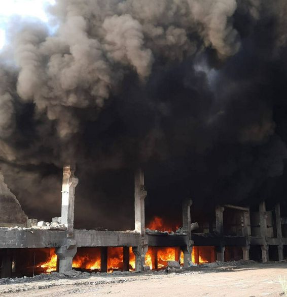 Incendiu puternic intr o cladire dezafectata din Vulcan | imaginea 1