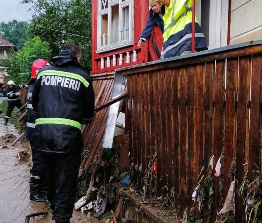 Inundatii fara precedent in judetul Alba   persoane evacuate si case distruse | imaginea 1