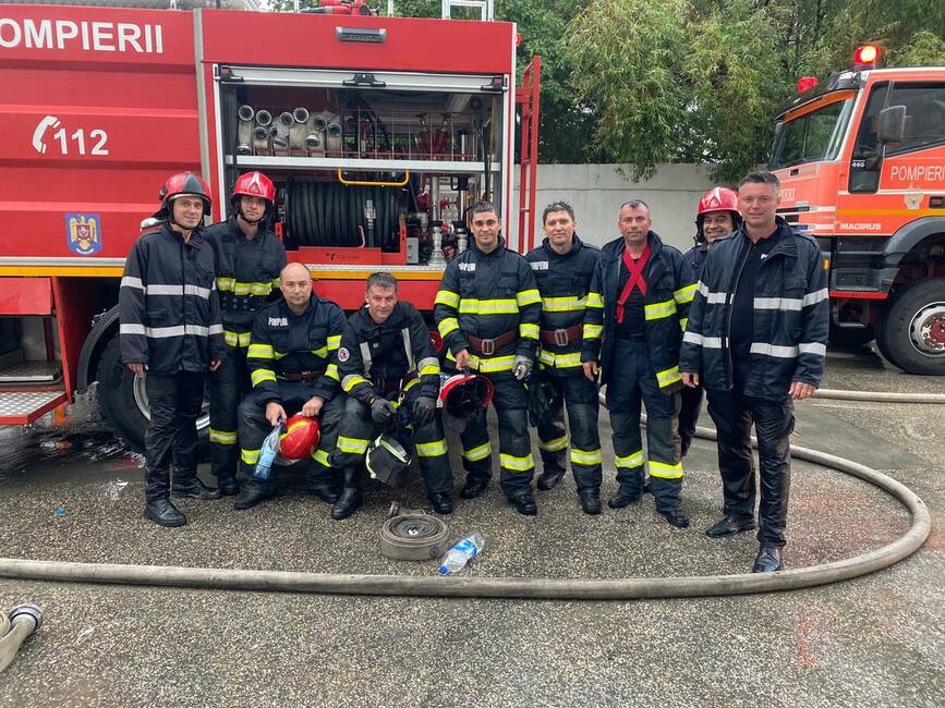O noua zi dificila pentru pompierii din Constanta   Incendiu la o fabrica | imaginea 1
