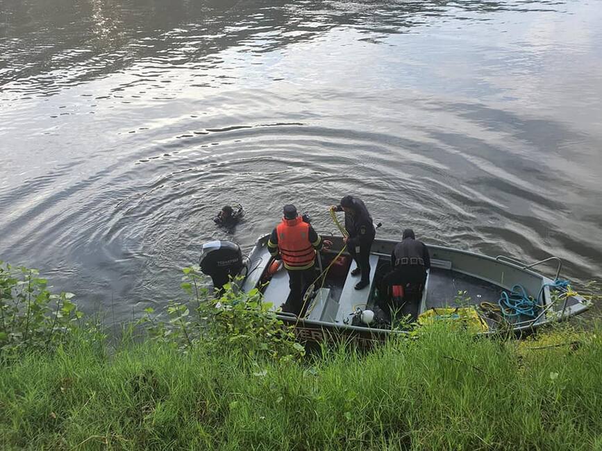 Tragedie pe Bratul Borcea al Dunarii   Un autoturism a cazut in apa | imaginea 1