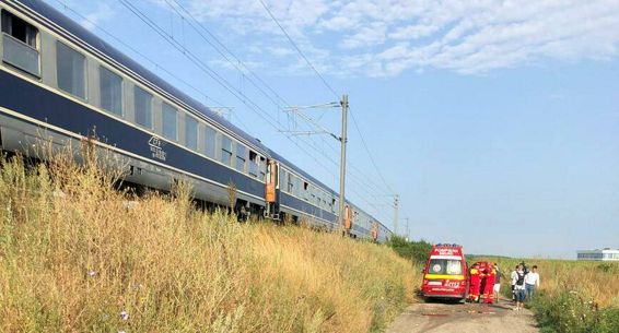Au oferit asistenta pentru 200 de calatori intr un tren ramas blocat intre statii | imaginea 1