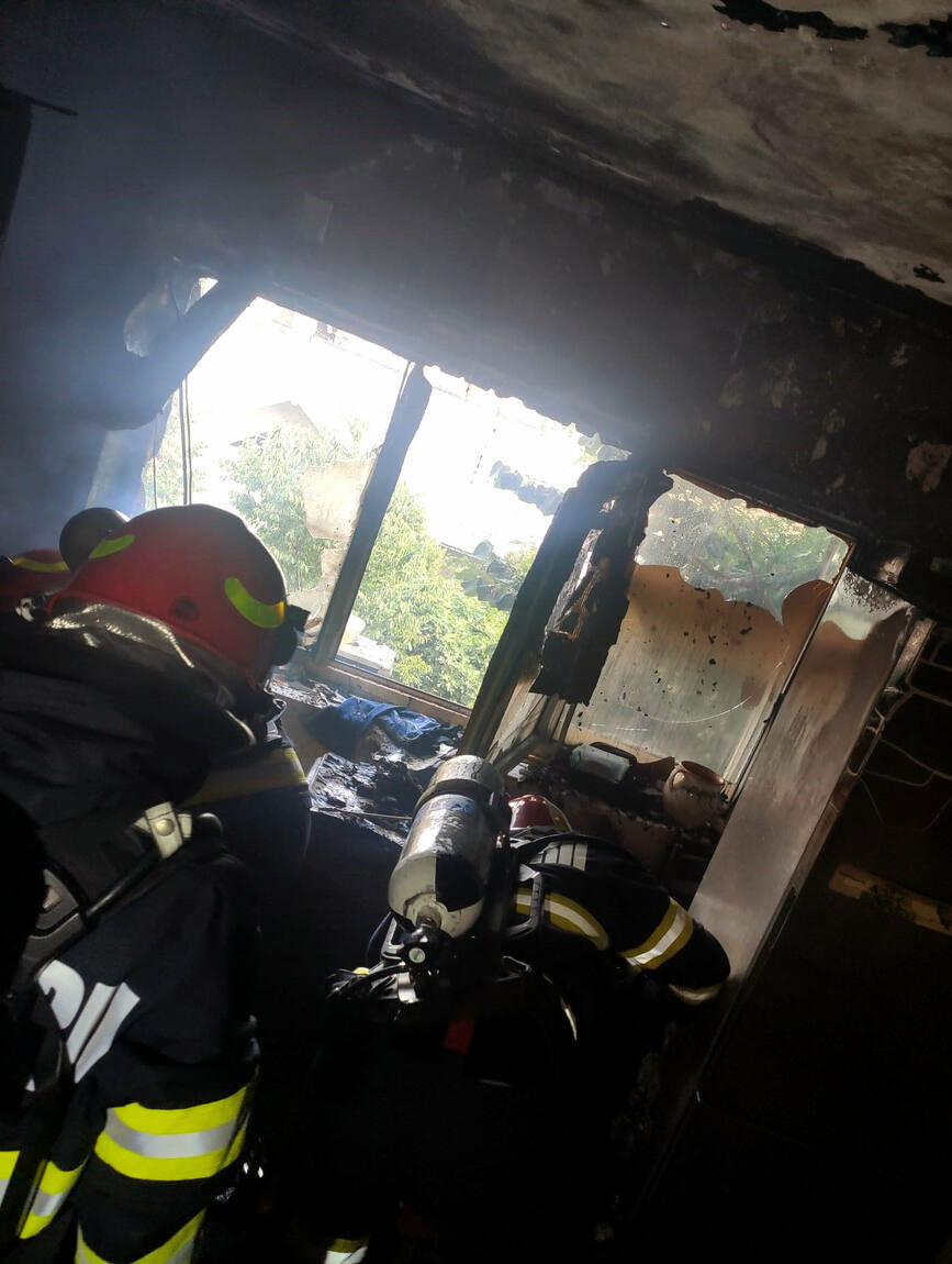 Incendiu de apartament  stins rapid de pompierii din Targoviste | imaginea 2