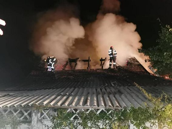 Atentie la verificarea anuala a cosurilor de fum Incendiu de acoperis | imaginea 1