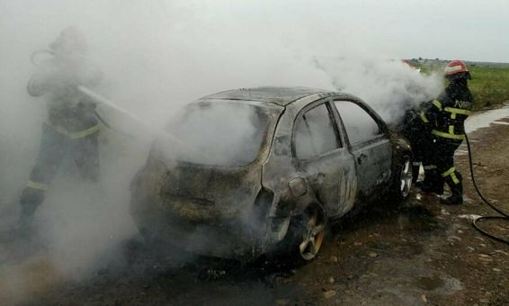 Doua autoturisme incendiate intentionat | imaginea 1