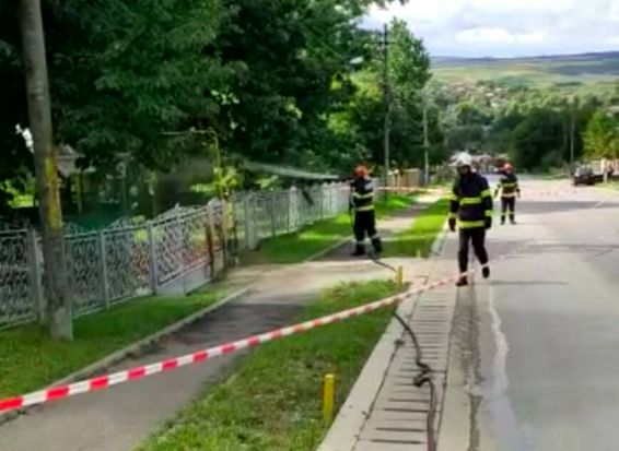 Incendiu la conducta de gaze de pe proprietatea unui cetatean | imaginea 1