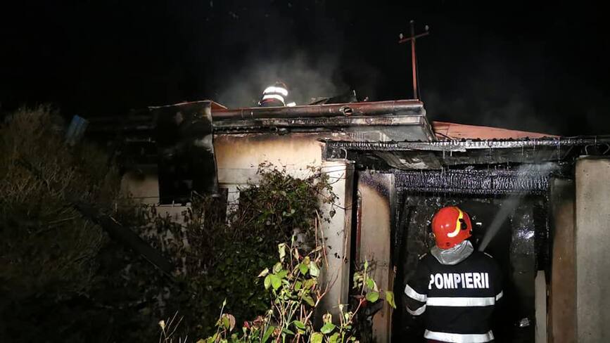 Mama si fiica au suferit arsuri  dupa ce casa le a luat foc | imaginea 1