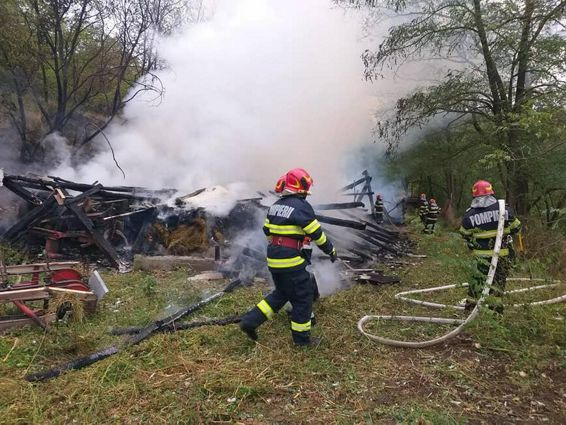 Doua incendii au produs pagube insemnate unor sibieni | imaginea 1