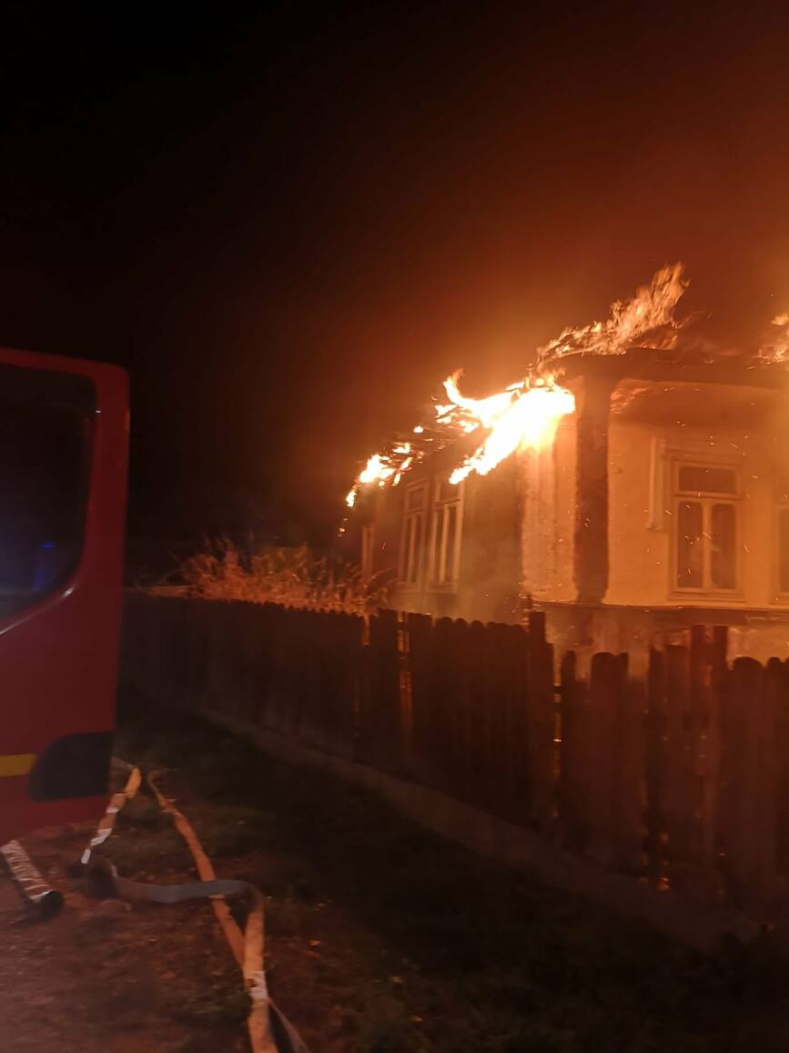 Doua locuinte  afectate de incendiu intr o singura noapte | imaginea 2