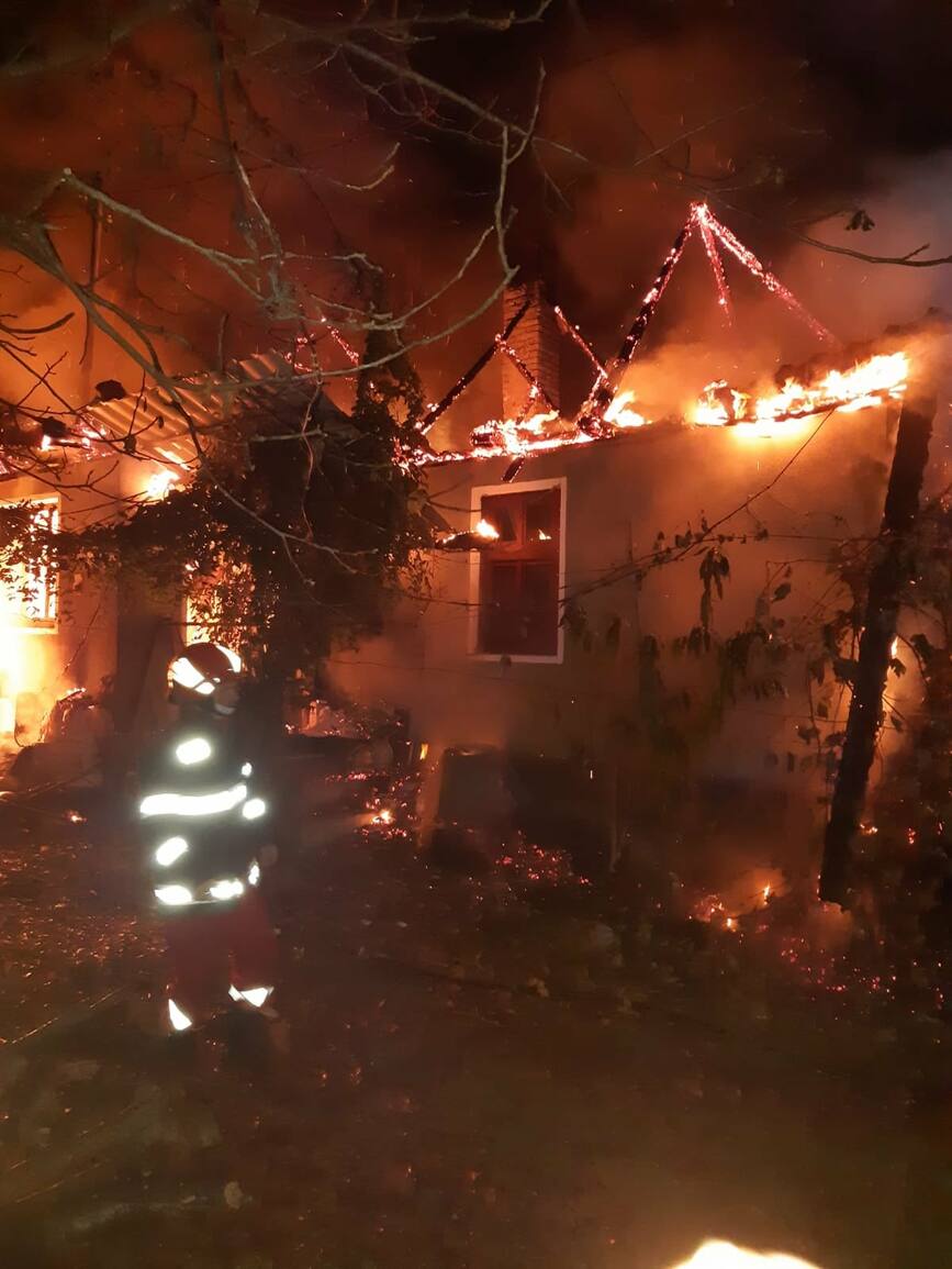 Doi copii au fost gasiti decedati in urma unui incendiu la o casa din Targu Mures | imaginea 1