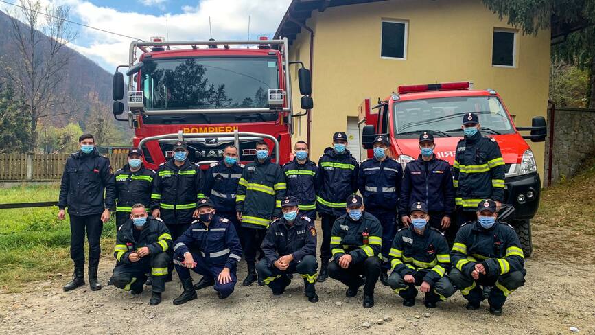 Pompierii ISU Covasna  in sprijinul colegilor bacauani pentru stingerea unui incendiu de padure | imaginea 1