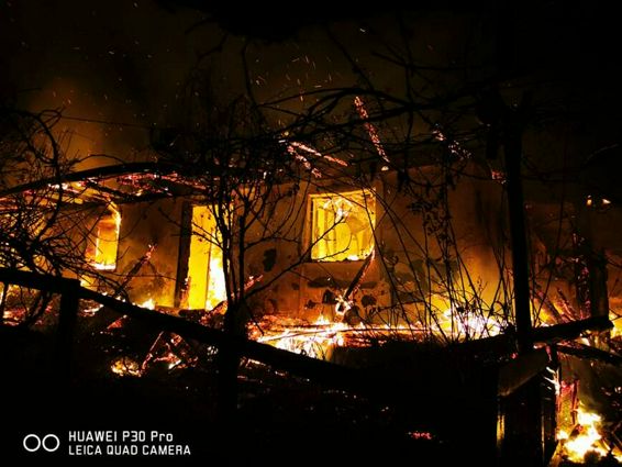 Un barbat si a pierdut viata intr un incendiu care i a mistuit locuinta | imaginea 1