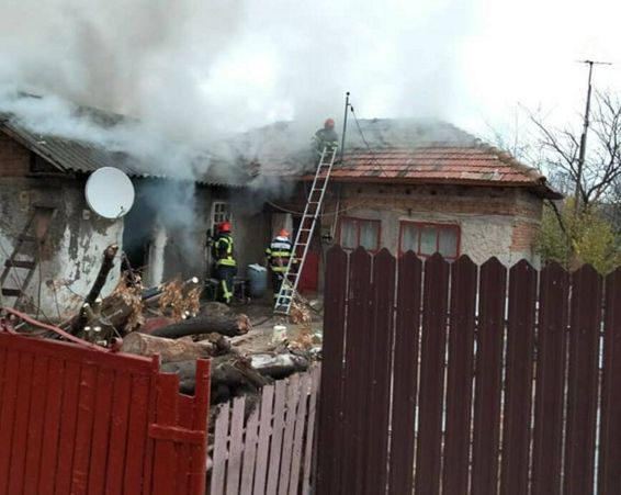 87 de misiuni ale pompierilor teleormaneni in 48 de ore Accidente rutiere si incendiu | imaginea 1