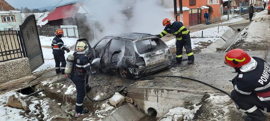 Doua incendii  stinse prompt de pompierii statiei Agnita | imaginea 1