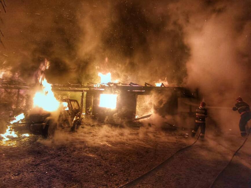 Noapte de foc pentru pompierii militari suceveni | imaginea 1