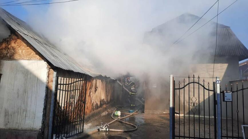 Doua incendii la case de locuit   Victima  transportata la spital | imaginea 1