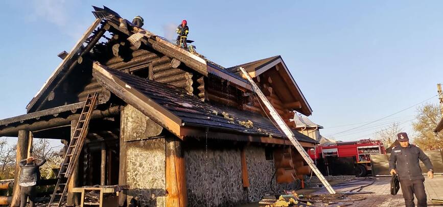 Casa distrusa in urma unui incendiu | imaginea 1