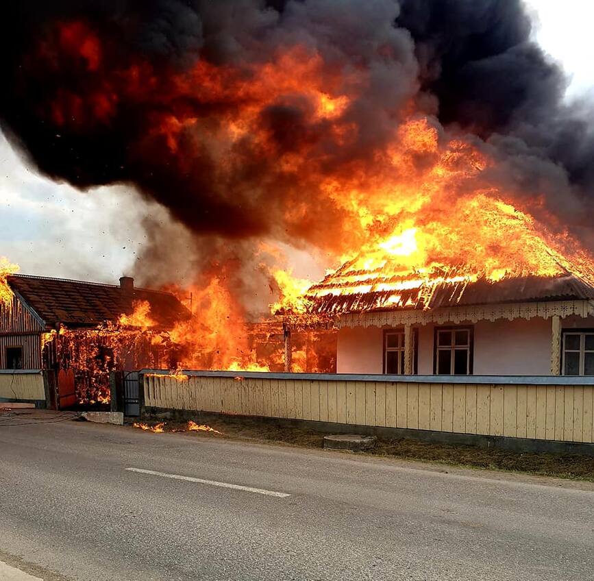 Gospodarie afectata de un incendiu devastator | imaginea 1