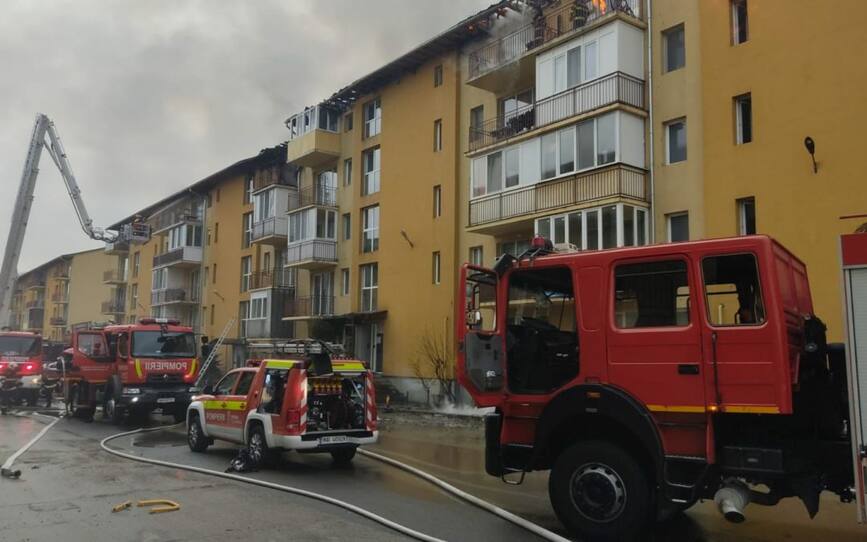 Un incendiu devastator a cuprins un bloc de locuinte din Floresti | imaginea 1