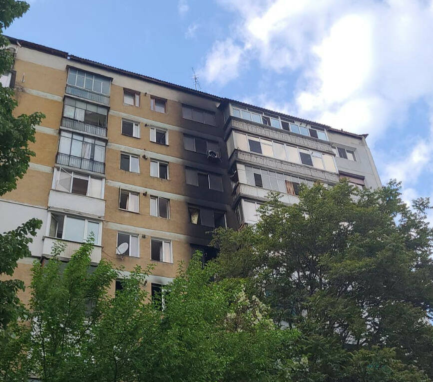 Incendiu de apartament la bloc   Pompierii au evacuat 60 de persoane | imaginea 1