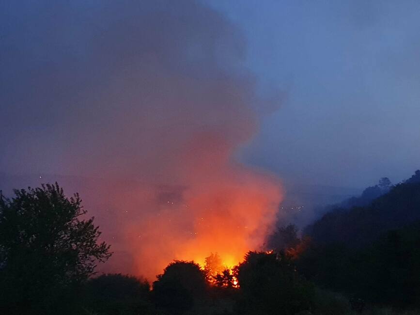 Incendiu de amploare la vegetatia uscata  in Simleu Silvaniei | imaginea 1