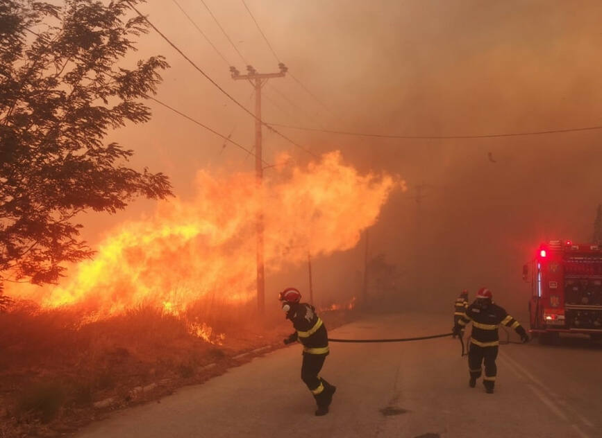 Misiunile pompierilor romani in Grecia continua | imaginea 1