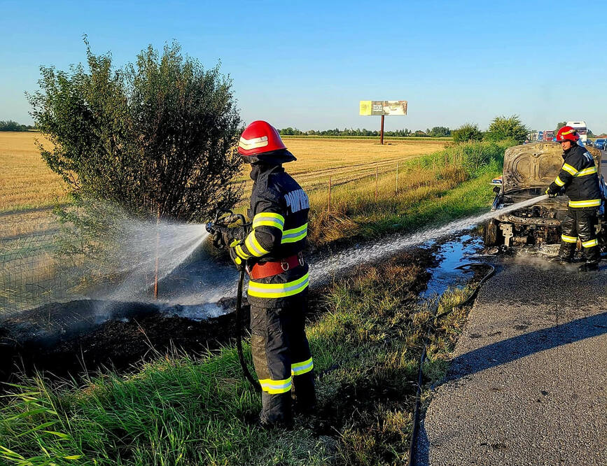 O masina a luat foc pe autostrada A1 | imaginea 1