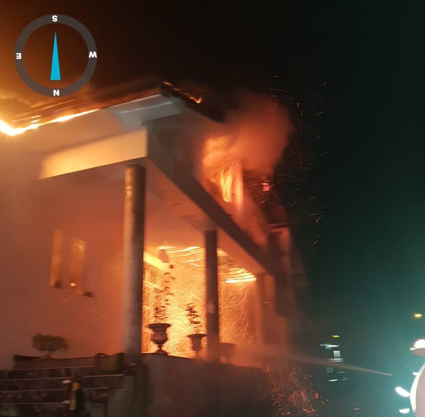 Incendiu la acoperisul si terasa unei case din Zalau | imaginea 1