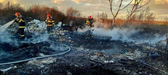 Numeroase incendii de vegetatie in localitati din judetul Giurgiu | imaginea 1